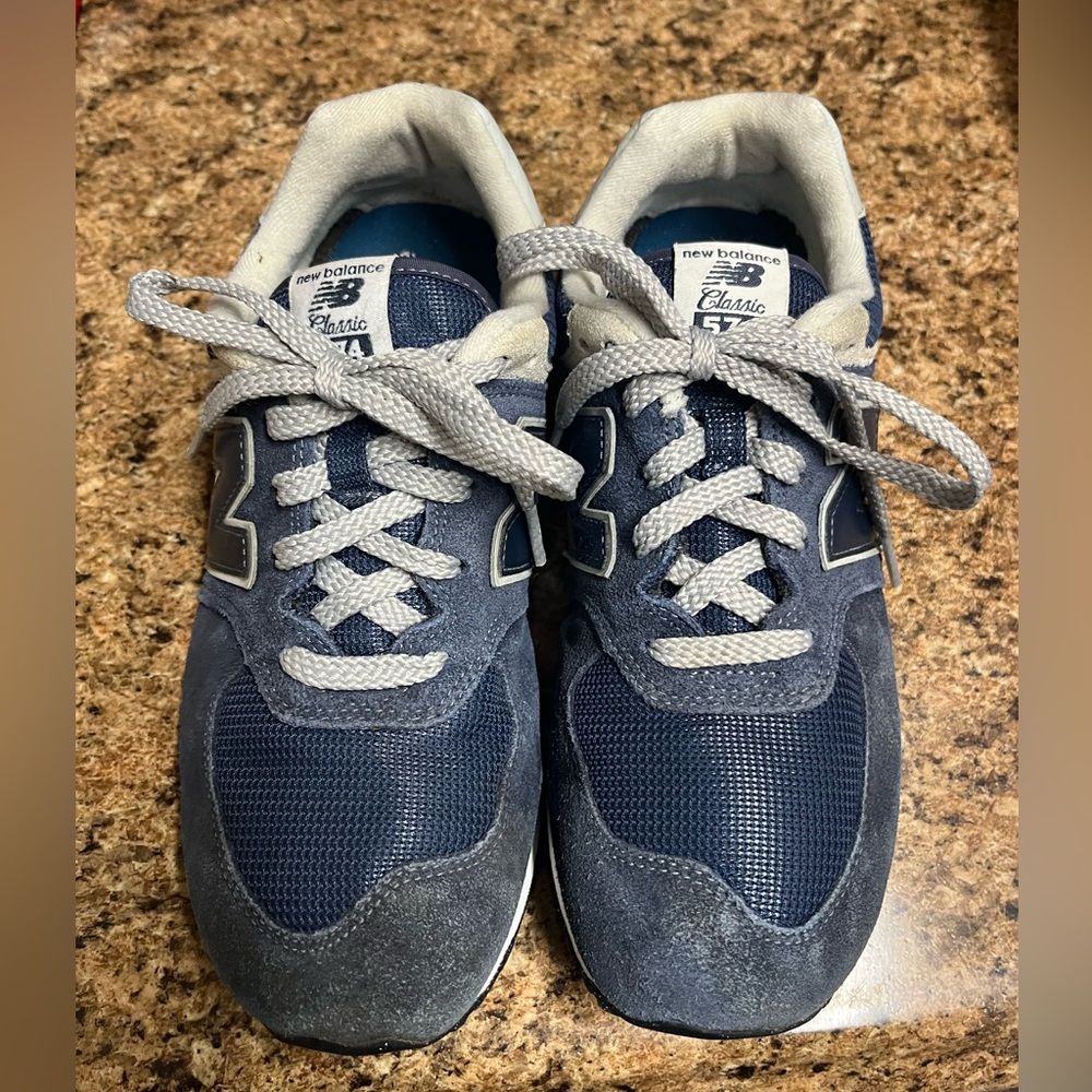 gently used. youth new balance. size 6